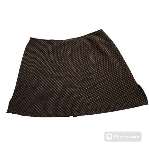 Fashion Bug Dresses & Skirts - Vintage Fashion Bug Women Large Pinstripe Skort Skirt Mini BnW Stretch Mob Wife